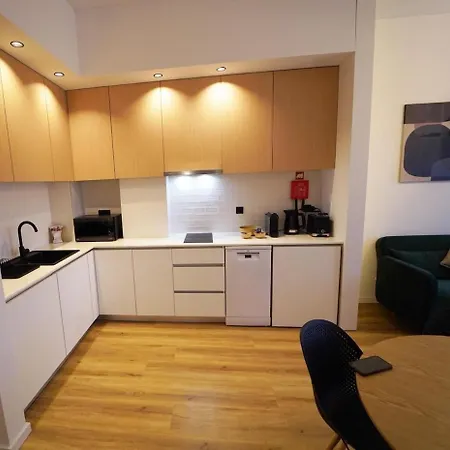 Crystal Palace Flat - With Two Bedrooms 포르투